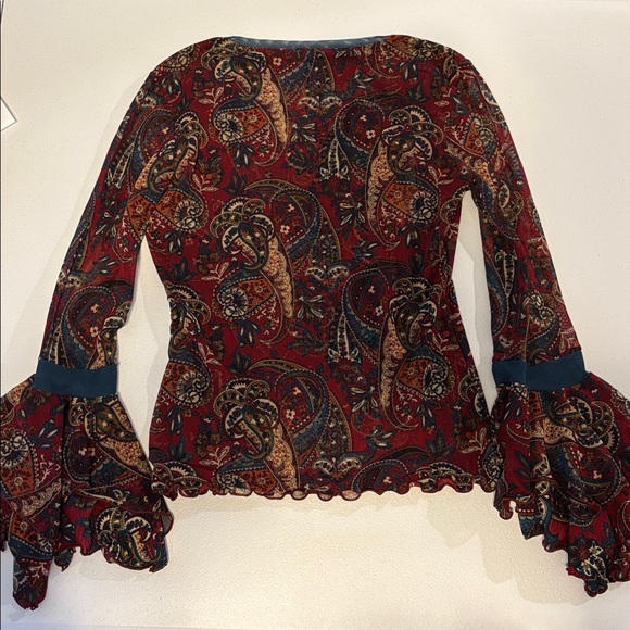 Paisley top with Flared bell sleeve’s Anac designed by kimi M - Picture 4 of 6